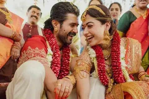 திருமண நிகழ்வில் நெருங்கிய உறவினர்கள், நண்பர்கள் மட்டுமே கலந்துகொண்டனர்.