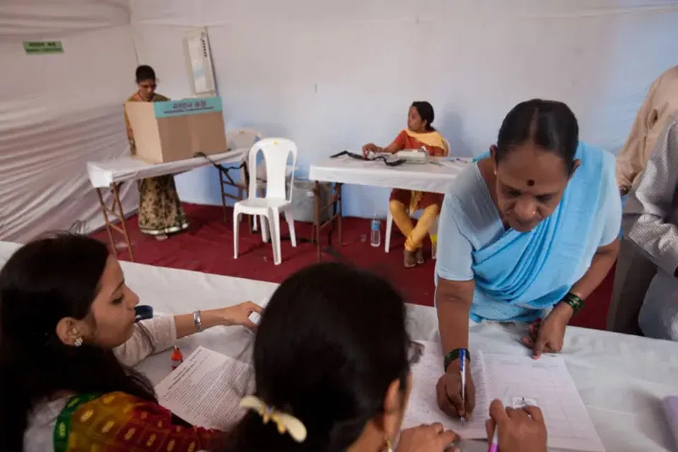 வாக்காளர் பட்டியல் திருத்தப் பணிகள் நடைபெறுகின்றன.