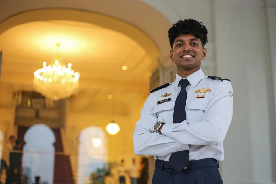 பிரிட்டனின் சவுத்ஹேம்ப்ட்டன் பல்கலைக்கழகத்தில் இயந்திரப் பொறியியல் துறையில் வரும் செப்டம்பர் மாதம் படிப்பைத் தொடங்கவிருக்கும் ‘லெஃப்டினன்ட்’ யுகராஜ் கார்த்திக், 24.