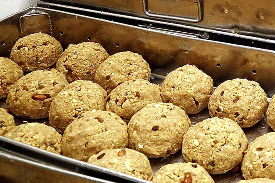 விலங்குகளின் கொழுப்பு, மீன் எண்ணெய் அடங்கிய கலப்பட நெய்யை திருப்பதி லட்டு தயாரிக்கப் பயன்படுத்தியதாக குற்றச்சாட்டு எழுந்தது. 