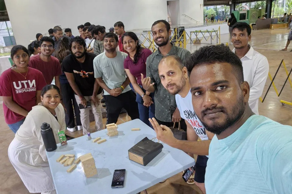 நன்யாங் தொழில்நுட்பப் பல்கலைக்கழகத்தின் (என்டியு) தமிழ் இலக்கிய மன்றம் ‘பிக் அட் ஹார்ட்’ அமைப்புடன் வழங்கிய இரு நாள் நிகழ்ச்சியில் வெளிநாட்டு ஊழியர்கள் பங்கேற்று மகிழ்ந்தனர்.