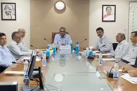 காவிரி மேலாண்மை ஆணையம் உத்தரவிட்ட பிறகும் கர்நாடக அரசு காவிரியில் இருந்து திறந்துவிட்ட தண்ணீர் இருமாநிலங்களின் எல்லைப் பகுதியான பிலிகுண்டுலுவுக்கு வினாடிக்கு 550 கன அடி மட்டுமே வந்துசேர்வதாக தமிழக அரசு சுட்டிக்காட்டியுள்ளது.