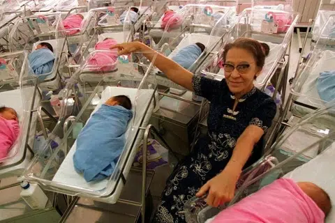 பழமையான சால்மன் மகப்பேறு இல்லத்தில் கடைசியாக வசித்த யூவோன் மர்ஜோரி சால்மன்.