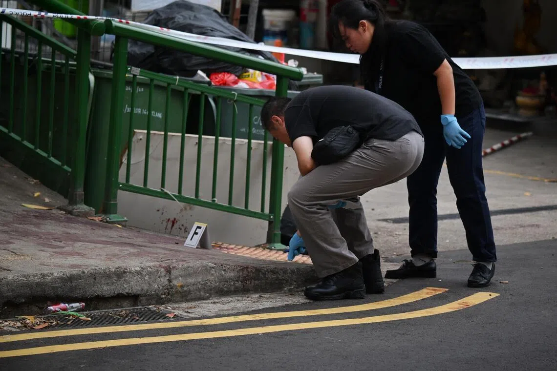 கேலாங்கில் மோதல்; இருவர் காயம்