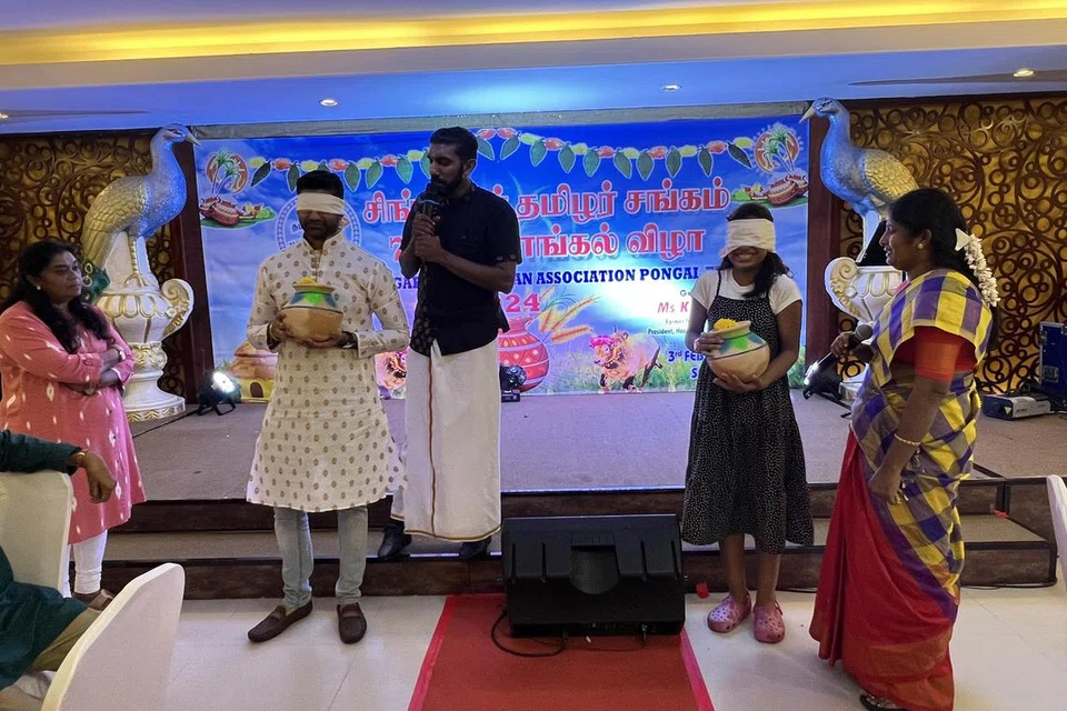 பொங்கல் விழாவில் களிநயமான விளையாட்டுகளும் இடம்பெற்றன.