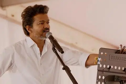 வேலூரில் நடைபெற்ற தமிழக வெற்றிக் கழக நிர்வாகிகள் கூட்டத்தில் உரையாற்றிய அக்கட்சியின் தலைவர் விஜய்.