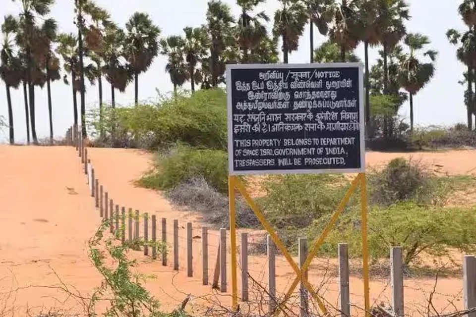 குலசேகரப்பட்டினத்தில் இஸ்‌ரோவின் அறிவிப்புப் பலகை.
