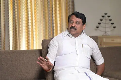 நயினார் நாகேந்திரன்.
