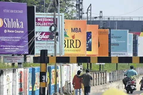 கட்டட உரிமையாளர்களும் விளம்பர நிறுவனங்களும் பதாகைகளை நாட்ட மார்ச் 7ஆம் தேதிக்குள் உரிய அனுமதியைப் பெறவேண்டும்.