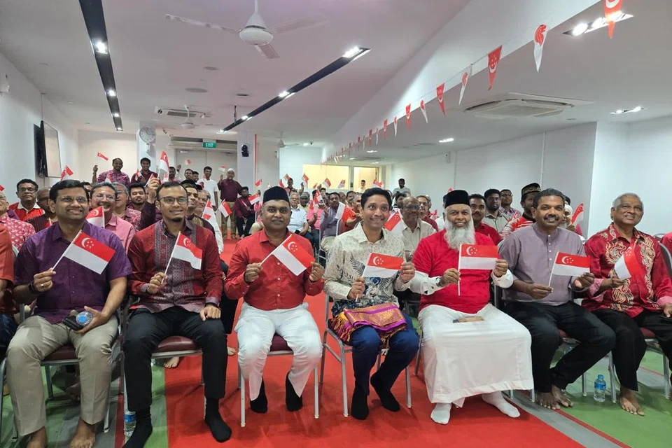 சிறப்பு விருந்தினருடன் நிகழ்ச்சியில் பங்கேற்ற பேராளர்கள்.