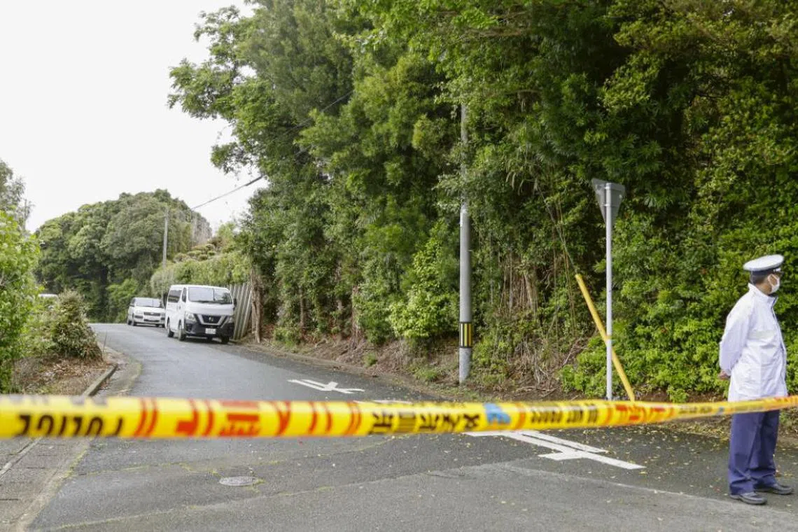 தாத்தா, பாட்டியைக் கொன்றதாகக் கைதுசெய்யப்பட்ட இளையர்