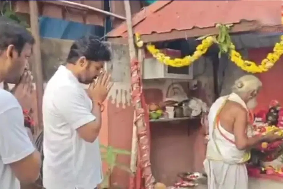 விநாயகர் கோவில் பூசையில் பங்கேற்ற விஷால், கார்த்தி.