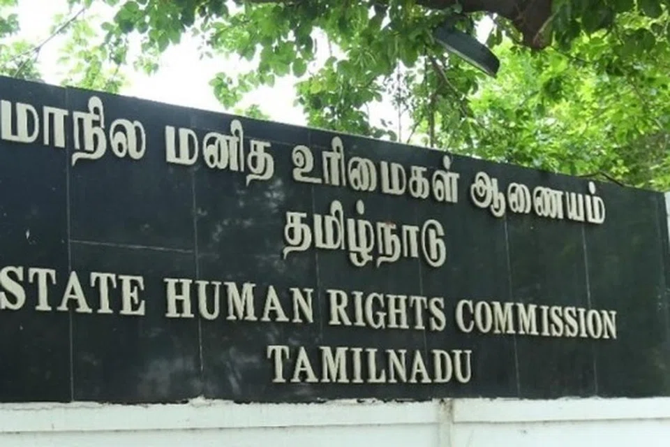 மாணவியை தோப்புக்கரணம் போட வைத்த ஆசிரியை ரூ.2 லட்சம் இழப்பீடு வழங்க வேண்டும் என தமிழ்நாடு மனித உரிமை ஆணையம் உத்தரவிட்டுள்ளது.