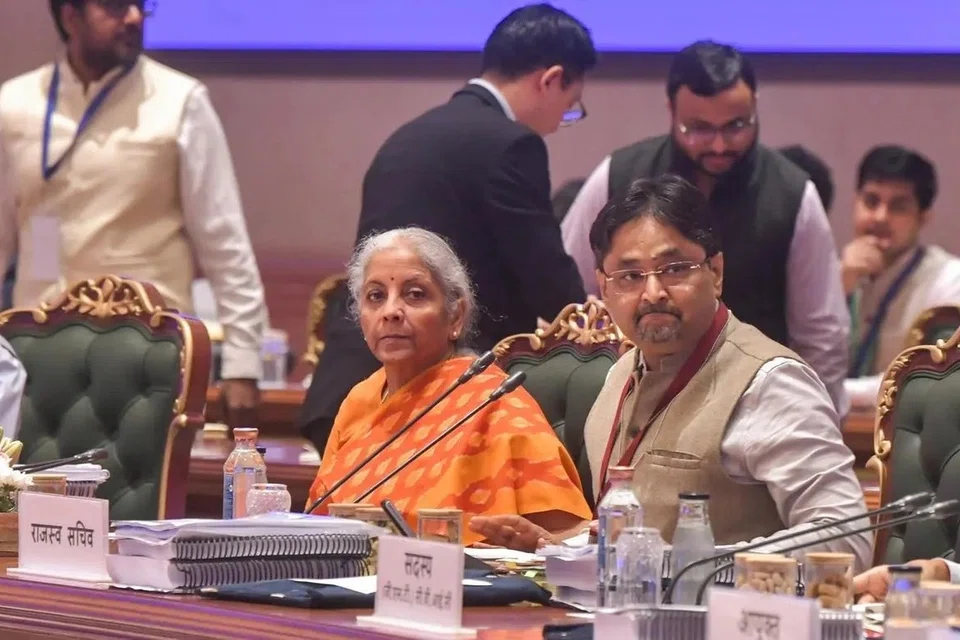 புதுடெல்லியில் வியாழக்கிழமை (அக்டோபர் 8) நடைபெற்​ற 57வது சரக்கு சேவை வரி (ஜிஎஸ்டி) மன்றக் கூட்டத்தில் தொழில் செய்​வதை எளி​தாக்​க மாற்றங்கள் அறிவிக்கப்பட்டன.