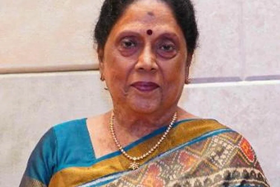 எழுத்தாளர் சிவசங்கரி.