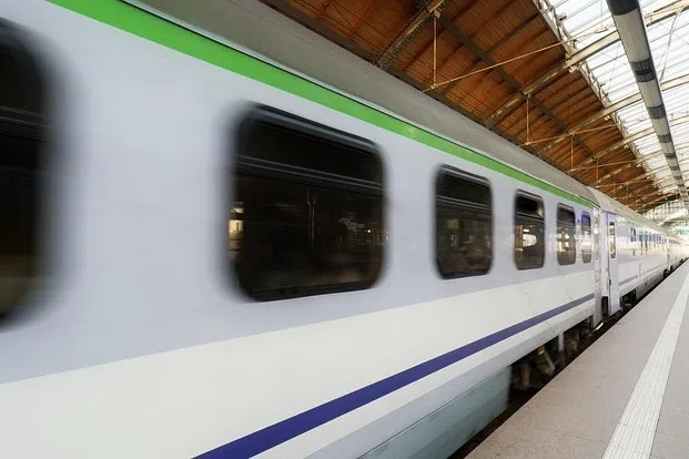 ‘ரீல்ஸ்’ எடுத்தபோது ரயில் மோதி நால்வர் மரணம்