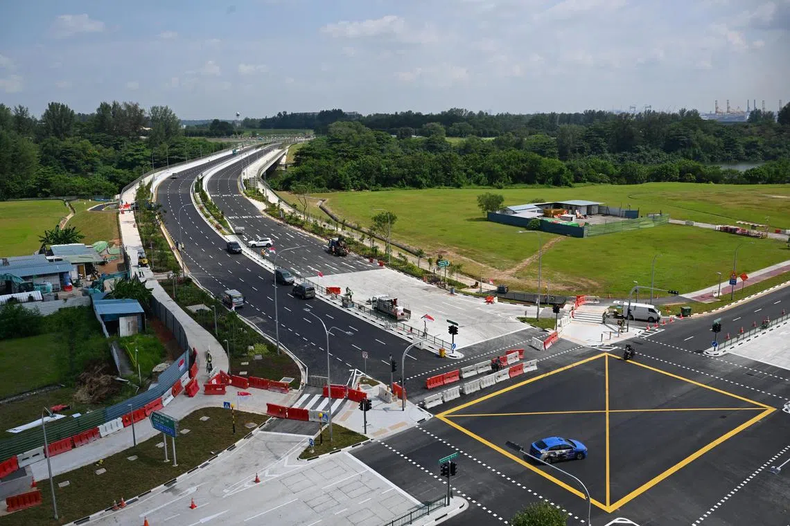 பொங்கோல் வெஸ்ட் மக்களுக்குப் பயண வசதியளிக்கும் புதிய பாலம் திறப்பு