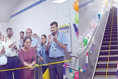 மெட்ரோ ரயில் நிலையத்தில் புதியதாக அமைக்கப்பட்ட நகரும் படிக்கட்டை திறந்து வைக்கும் பெண் பயணி. அருகில் மெட்ரோ ரயில் நிறுவன அதிகாரிகள், பணியாளர்கள்.