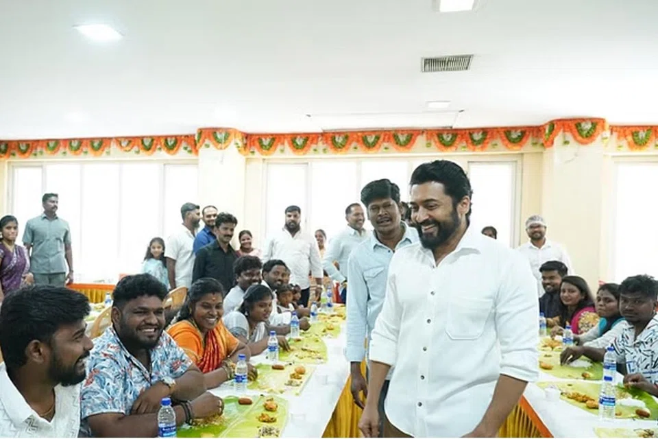 ரசிகர்களுக்கு விருந்தளித்த சூர்யா.