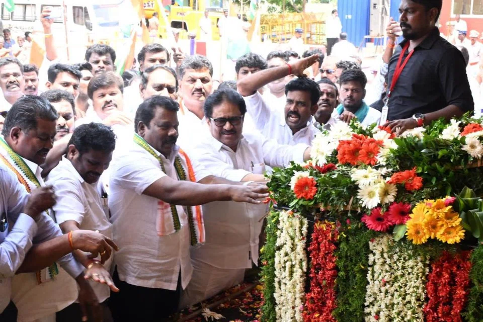 தியாகி இமானுவேல் சேகரன் நினைவு நாளில் கலந்து கொள்ள, மதுரை சென்ற காங்கிரஸ் மாநிலத் தலைவர் செல்வப்பெருந்தகை, மதுரை விமான நிலையத்தில் செய்தியாளர்களிடம் பேசினார்.
