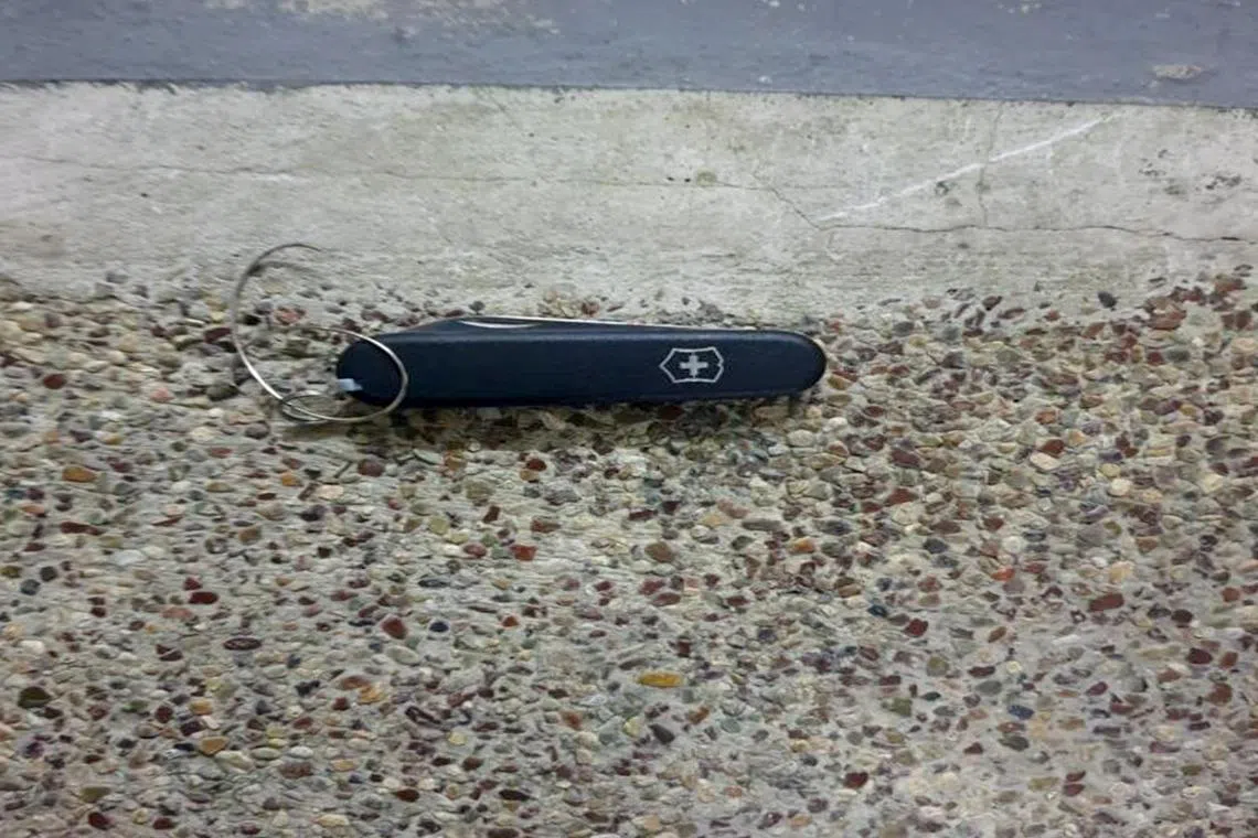 மார்சிலிங் புளோக்கில் கத்தியால் தாக்கியதாக இளையர் மீது குற்றச்சாட்டு