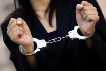 கடந்த வெள்ளிக்கிழமையன்று (ஜூலை 18) மோசடியில் ஈடுபட்ட மூன்று பேரும் பிடிபட்டனர். அவர்களிடம் இருந்து ரூ.1.75 லட்சம் ரொக்கம், திருடப்பட்ட 29 நகைகள் மீட்கப்பட்டதாகக் காவல்துறை மேலும் கூறியது.