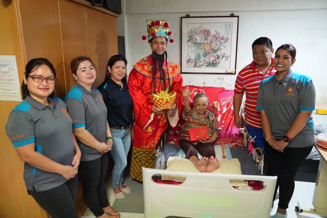 சீனப் புத்தாண்டு: பிறரது முகமலர்ச்சியில் மனநிறைவு காணும் உள்ளங்கள்