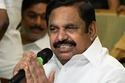 அதிமுக தலைமையகம் உள்ள ராயப்பேட்டையில் புதிய இல்லத்தில் எடப்பாடி கே.பழனிசாமி குடியேறியுள்ளார்.