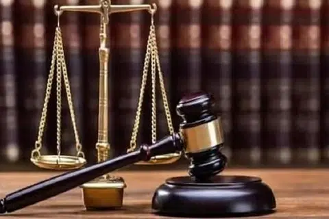 கொலை வழக்கில் தண்டனை பெற்ற மூவரில் இருவர் விசாரணையின்போதே இறந்துவிட்டனர்.