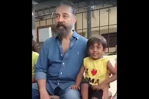 கமலிடம் வீரபாண்டிய கட்டபொம்மன் வசனத்தைப் பேசிய சிறுவன்.