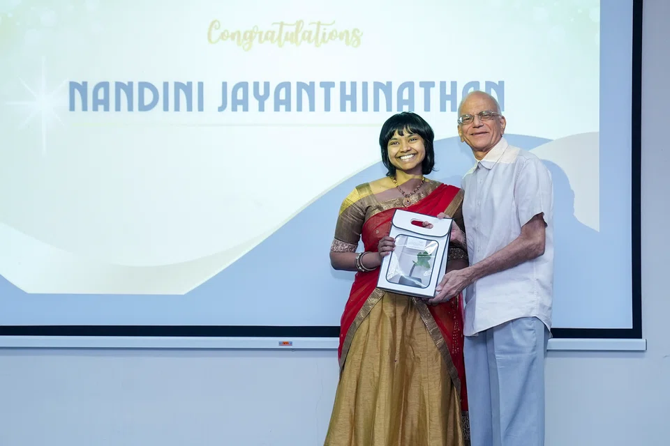 32 வயது டாக்டர் நந்தினி ஜெயந்திநாதன் முன்னாள் எஸ்ஐஇடி கல்விக் கடன் பெறுநர் ஆவார்.