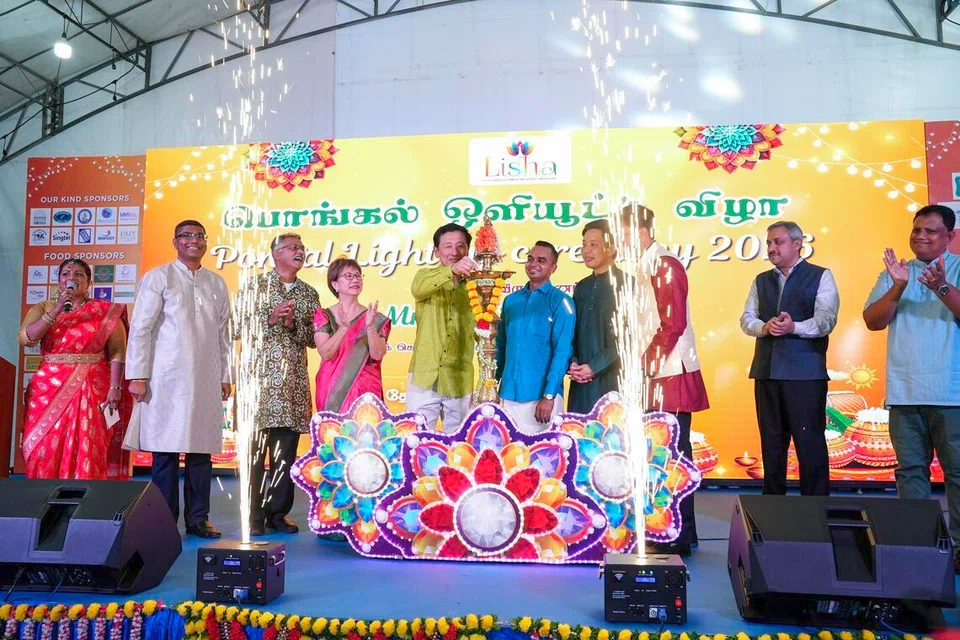 விழாவில் சமுதாயக் கொள்கைகள் ஒருங்கிணைப்பு அமைச்சரும் சுகாதார அமைச்சருமான ஓங் யி காங் சிறப்பு விருந்தினராகக் கலந்துகொண்டு குத்துவிளக்கேற்றி ஒளியூட்டை துவக்கினார். 
