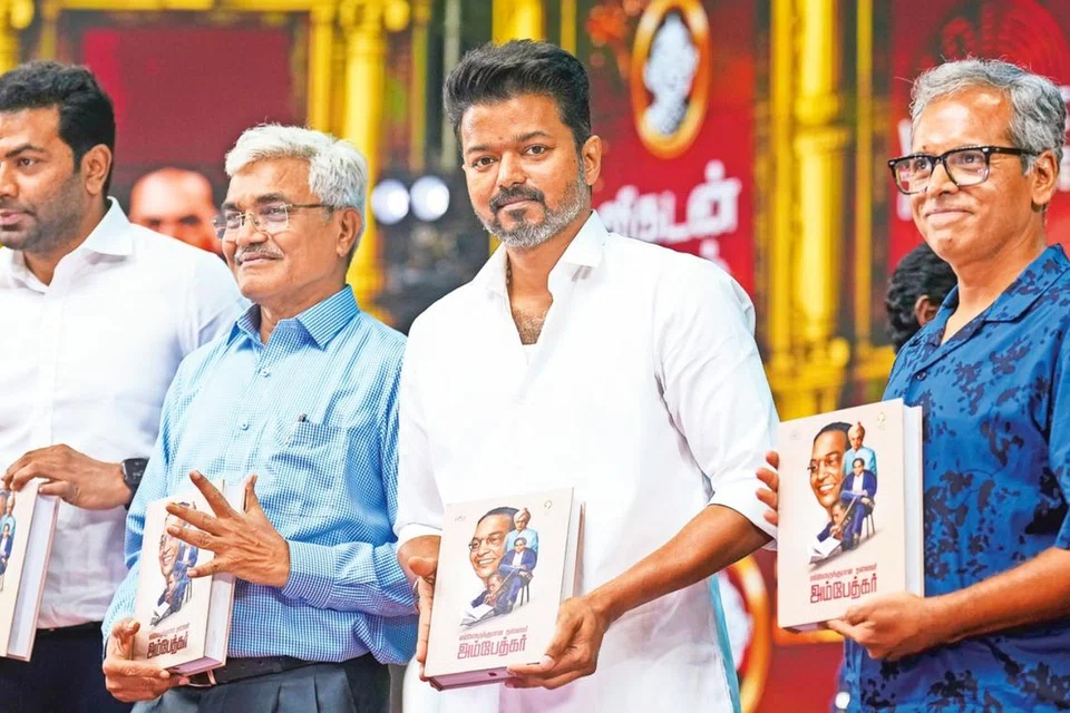 சென்னை, நந்தம்பாக்கத்தில் ‘எல்லாருக்குமான தலைவர் அம்பேத்கர்’ என்னும் நூல் வெளியீட்டு விழாவில் கலந்து கொண்டு உரையாற்றிய தமிழக வெற்றிக் கழகத் தலைவர் விஜய்.