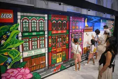 தேசிய அரும்பொருளகத்தில் உள்ள லெகோ சுவரோவியம் சிங்கப்பூர்ச் சாதனைப் புத்தகத்தில் இடம்பிடித்துள்ளது.