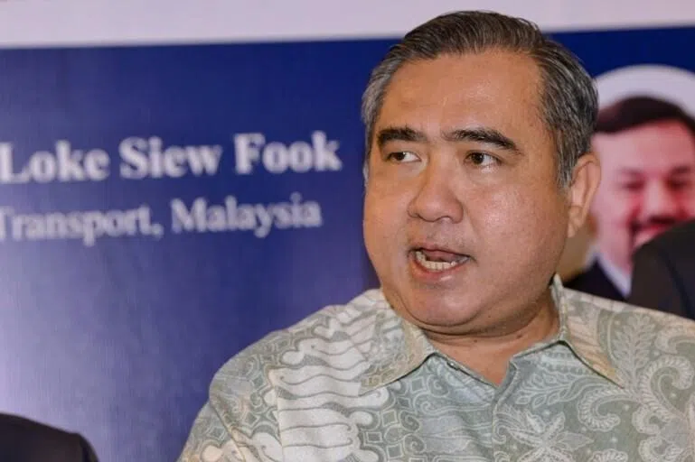 அதிக சுமையை ஏற்றிச் சென்ற 3,600 லாரிகள் மலேசியாவில் பிடிபட்டன