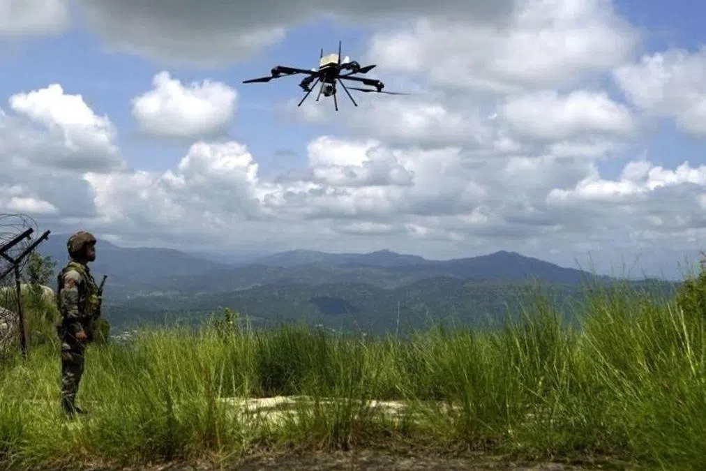 இந்தியாவுக்குள் ஊடுருவ முயற்சி: பாகிஸ்தான் டிரோன்கள்மீது இந்திய ராணுவம் துப்பாக்கிச்சூடு