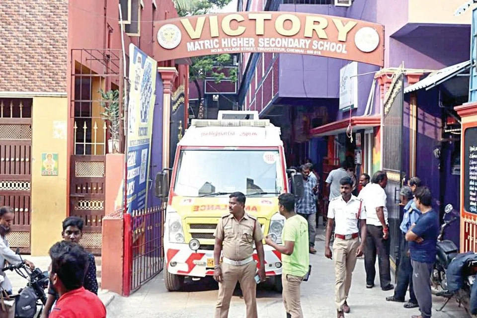 சென்னை, திருவொற்றியூரில் உள்ள விக்டரி மெட்ரிக்குலேஷன் மேல்நிலைப்பள்ளியில் ஏற்பட்ட வாயுக்கசிவால் சனிக்கிழமை அப்பகுதியில் பரபரப்பேற்பட்டது.