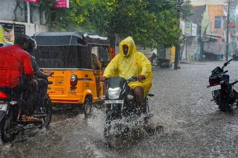 மணிக்கு 6 கி.மீ. வேகத்தில் பாய்ந்து வரும் மோன்தா புயல், கரையைக் கடக்கும்போது மணிக்கு 110 கி.மீ. வேகத்தில் சுழற்றி அடிக்கும் என்று கணிக்கப்பட்டுள்ளது.