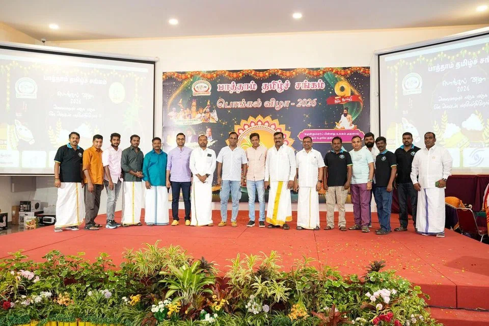 பாத்தாம் தமிழ்ச் சங்க நிர்வாகிகள்.