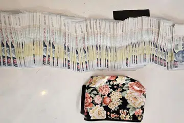 யூனோஸ் கிரசெண்ட்டில் பறிமுதல் செய்யப்பட்ட பணம்.