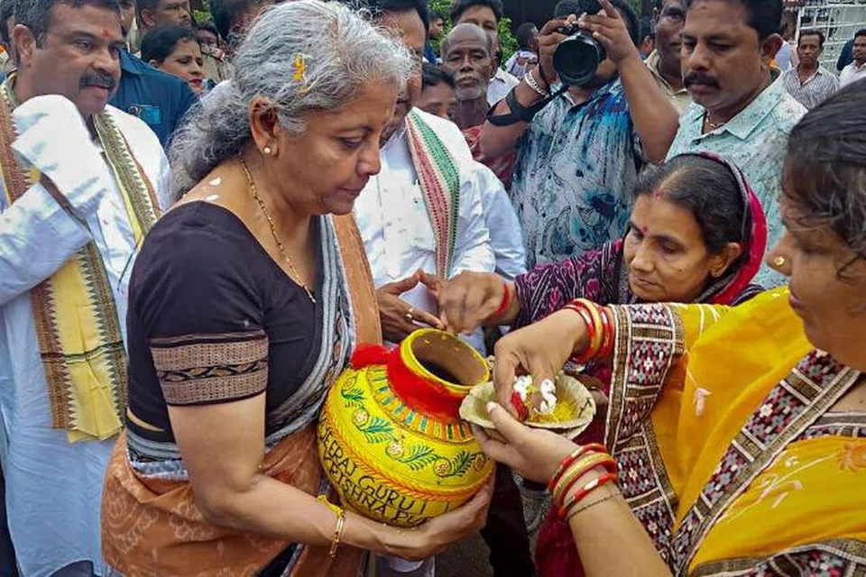 பூரி நகரில் நடைபெற்ற நிகழ்ச்சியில் பங்கேற்ற நிர்மலா சீதாராமன்.