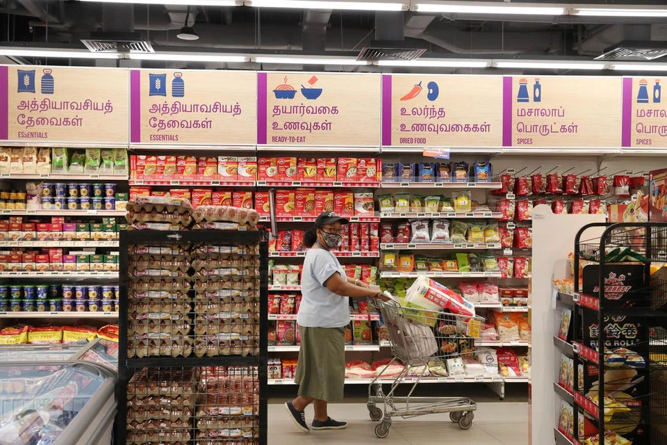 வீட்டில் ஊட்டச்சத்தற்ற உணவுப் பொருள்களை அடுக்கி வைப்பது உடல்நலத்தைப் பெருமளவு பாதிக்கக்கூடும் என்கின்றனர் வல்லுநர்கள்.  