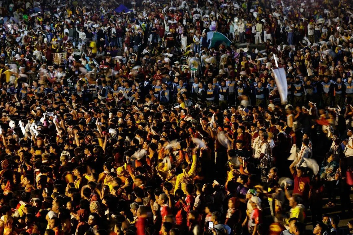 பிலிப்பீன்சின் மாபெரும் கத்தோலிக்க விழாவில் லட்சக்கணக்கில் பக்தர்கள்