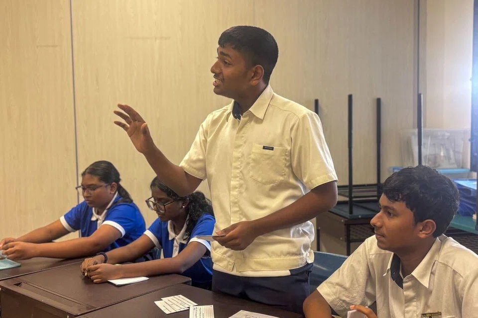 சொற்களம் 2026 விவாதப் போட்டியின் முதல் சுற்றில் தலைப்பை ஒட்டிப் பேசிய பிராட்ரிக் உயர்நிலைப் பள்ளி. 