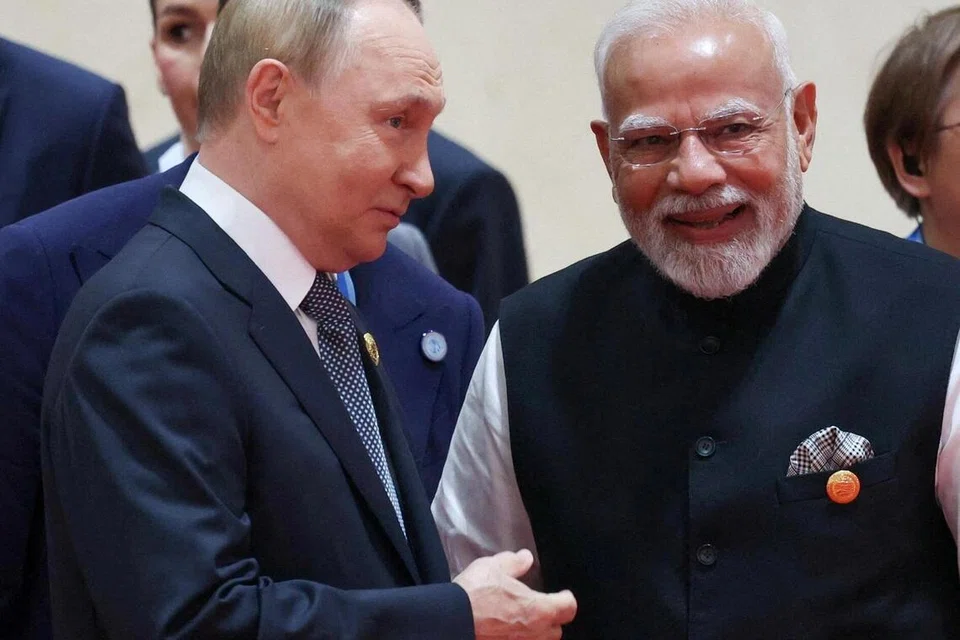 இவ்வாண்டு செப்டம்பர் 1ஆம் தேதி நடைபெற்ற ஷாங்காய் ஒத்துழைப்பு உச்ச மாநாட்டில் சந்தித்துக் கொண்ட இந்தியப் பிரதமர் மோடி, ரஷ்ய அதிபர் புட்டின்.
