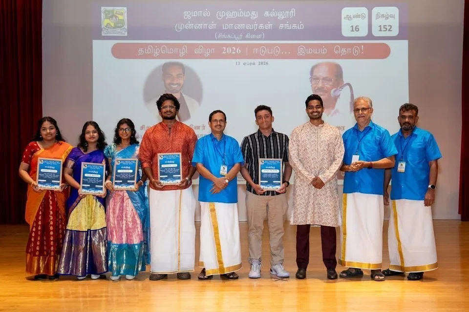 இளையர்கள் தமிழ்மொழி வளர்ச்சியில் ஈடுபட வேண்டும் என்பதற்காக நன்யாங் தொழில்நுட்பப் பல்கலைக்கழக மாணவர்கள் மகாலெட்சுமி, செல்வராஜ் விஷாலினி, மோகன் ஹரிவர்த்னி, சுந்தரவடிவேல் ப்ரபவ் ஆகியோர் இணைந்து ‘மொழி எதற்கு? தமிழ் எதற்கு?’ என்ற அங்கத்தை மிகச் சிறப்பாகப் படைத்தார்கள். 