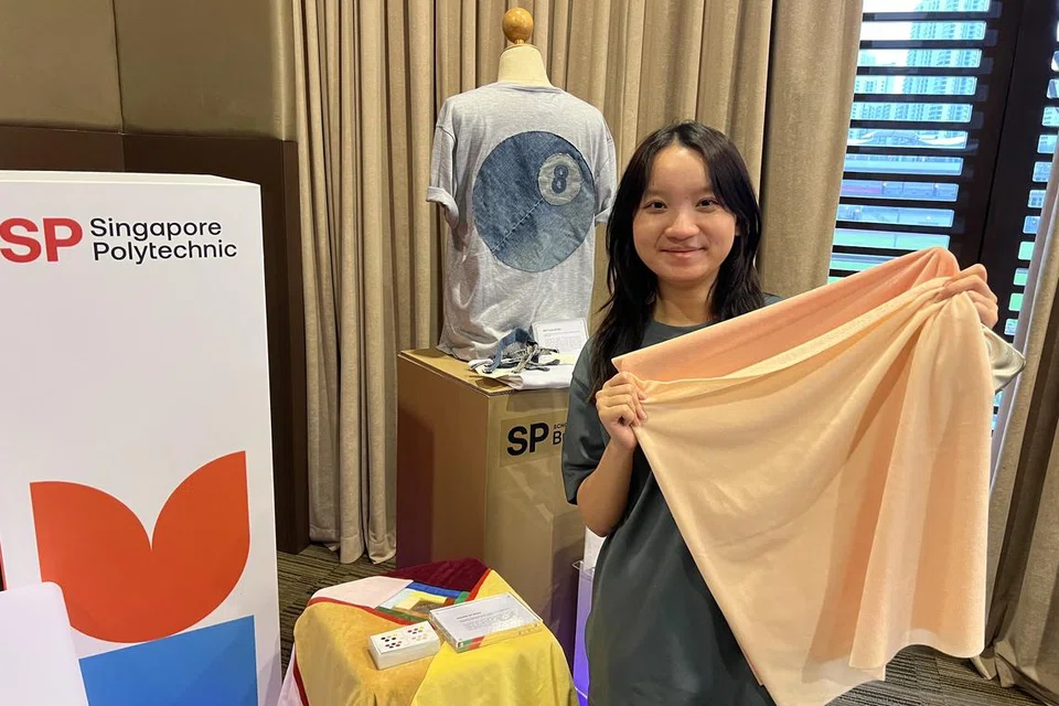 சென்ற ஆண்டு ‘பேட்டா’ திட்டத்தில் பங்குபெற்ற ஜிங்டிங், 18, தன் வர்த்தகத்தை ‘Houseofhues’ எனும் நிறுவனமாகவே தொடங்கியுள்ளார். ‘யுனிக்லோ’ போன்ற நிறுவனங்களுடன் இணைந்து பெண்களின் தோற்றத்திற்கேற்ப, தகுந்த வண்ண உடைகளைப் பரிந்துரைக்கிறது இந்நிறுவனம்.