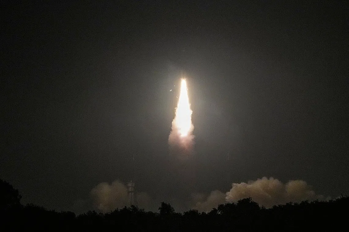36,000 கி.மீ. உயரத்தில் இஓஎஸ்-5 செயற்கைக்கோள் நிலைநிறுத்தம்