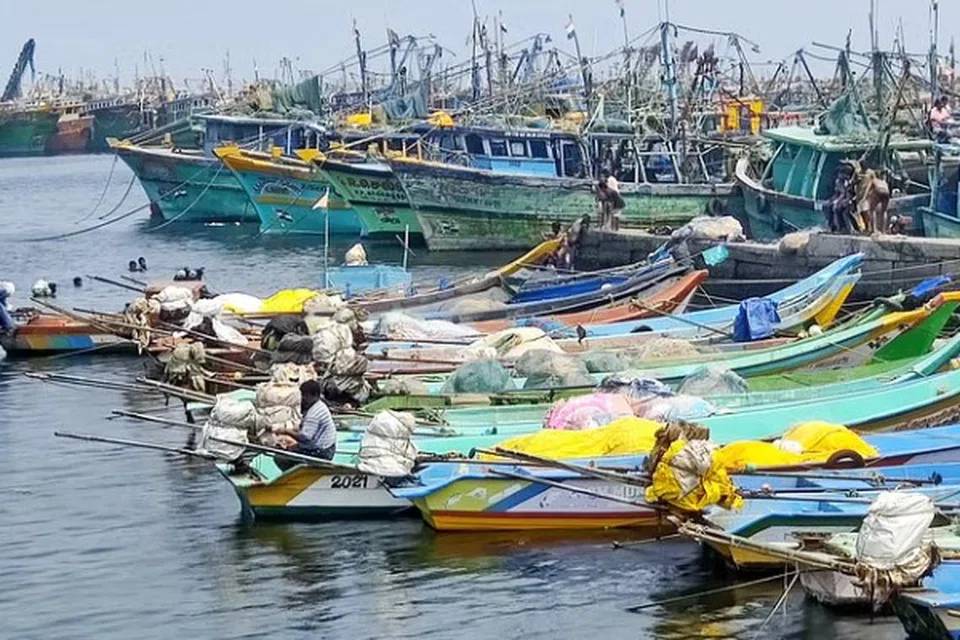 சென்னையில் செவ்வாய்க்கிழமை மாலை தொடங்கிய மழை விடிய விடிய பெய்தது. அதனைத் தொடர்ந்து சென்னை மாநகர் சுற்றுவட்டாரப் பகுதிக்கு மஞ்சள் எச்சரிக்கை விடுக்கப்பட்டு உள்ளது.