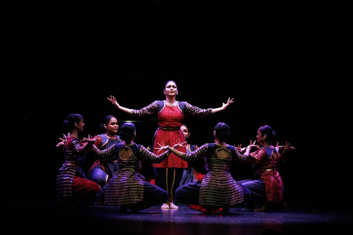 மேற்கத்திய இசையும் பரதநாட்டியமும் சங்கமித்த அப்சராஸ் ஆர்ட்சின் ‘அகப்பே’